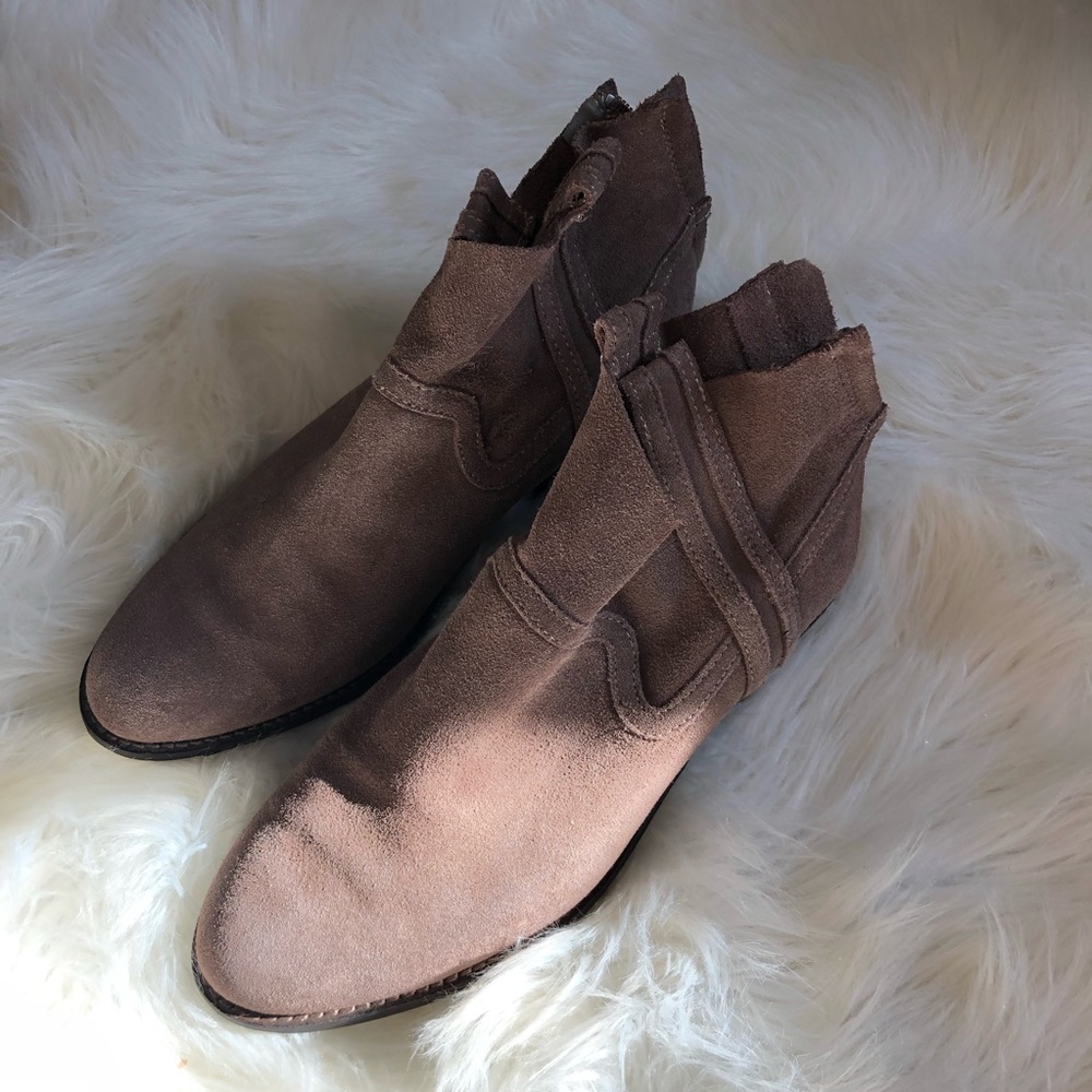 Dolce Vita - Booties in taupe suede